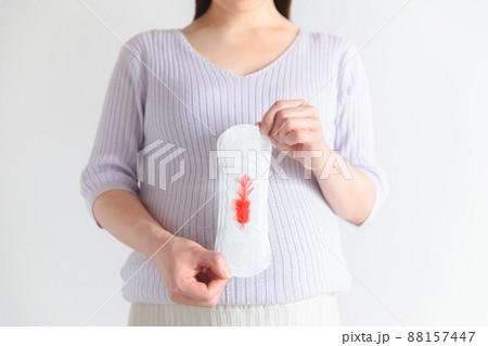 吸水シート 妊婦 赤い羽根 おしるし 出血 イメージ 吸水シート 妊婦 赤い羽根 おしるし 出血 イメージ 88157447