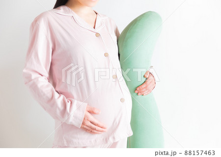 パジャマの妊婦 抱き枕 パジャマの妊婦 抱き枕 88157463