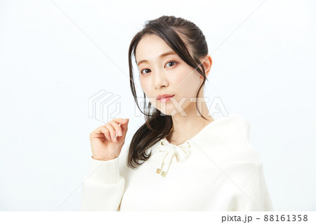 ファッション 若いキレイな女性 ファッション 若いキレイな女性 88161358