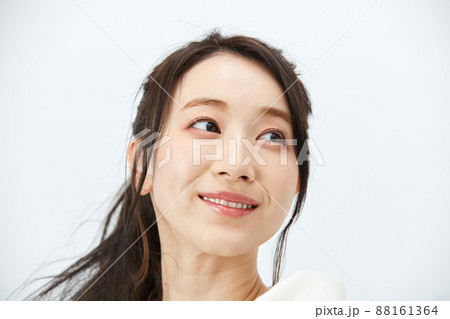 ファッション 若いキレイな女性 ファッション 若いキレイな女性 88161364