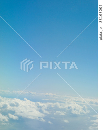 雲より高い位置から見た空	 88163005
