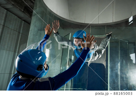 A man trains a woman as an astronaut. Classes on flying in a wind tunnel. A man trains a woman as an astronaut. Classes on flying in a wind tunnel. 88165003