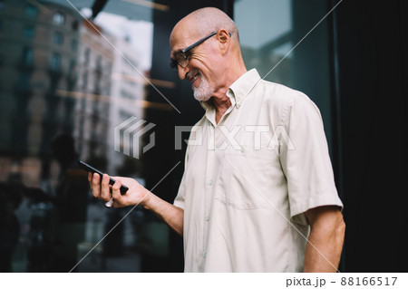 Happy Caucaisan man on retirement using 4g wireless connection on mobile gadget for web phoning Happy Caucaisan man on retirement using 4g wireless connection on mobile gadget for web phoning 88166517