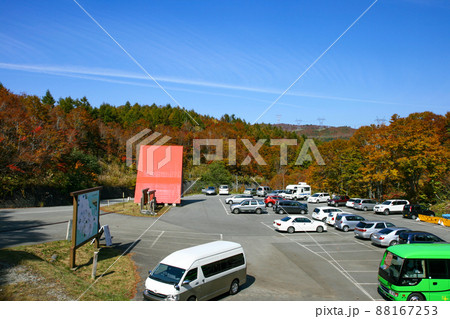 岐阜・飛騨・紅葉の天生峠駐車場 88167253