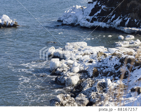 海岸に打ち上げられた流氷 Cape Nosappu, Nemuro, Hokkaido, Japan 88167257