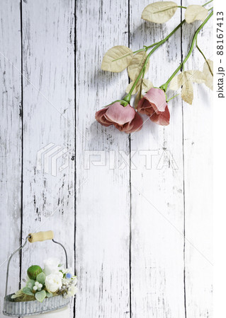 背景素材(プリザーブドフラワーアレンジメントと薔薇) 背景素材(プリザーブドフラワーアレンジメントと薔薇) 88167413