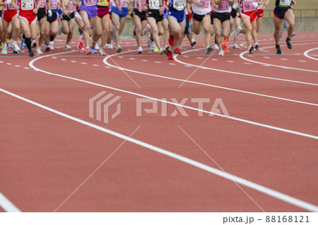 マラソンランナー　スタートダッシュ 88168121