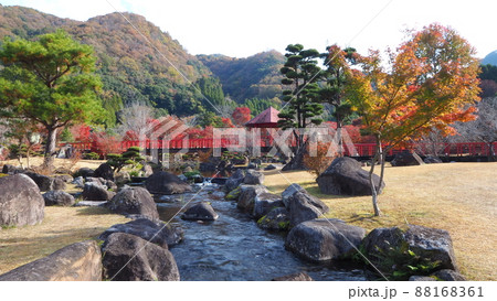 渓石園の紅葉 88168361
