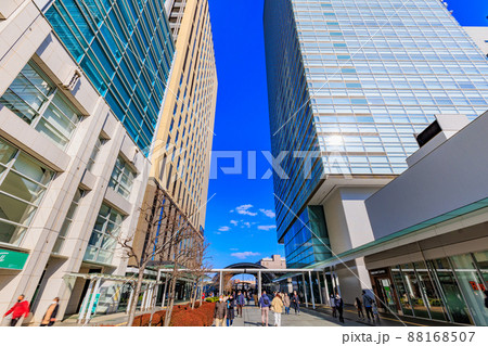 埼玉県　さいたま市中央区の都市風景　明治安田生命さいたま新都心ビルとJRさいたま新都心ビル 88168507