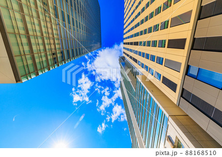 埼玉県　さいたま市中央区の都市風景　明治安田生命さいたま新都心ビルとJRさいたま新都心ビル 88168510