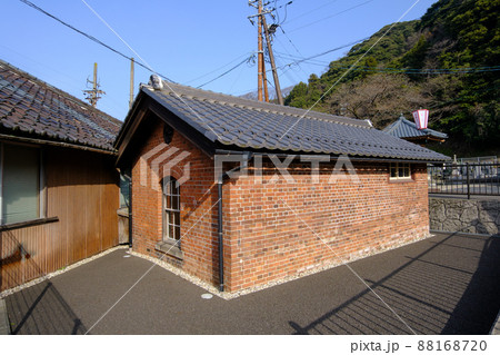 福井県敦賀市　旧敦賀港駅ランプ小屋 88168720