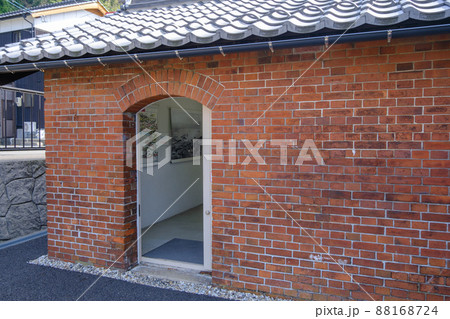 福井県敦賀市　旧敦賀港駅ランプ小屋 88168724