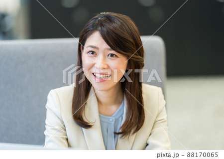 女性とオフィス 女性とオフィス 88170065