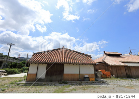 沖縄　名護　津嘉山酒造所 88171844