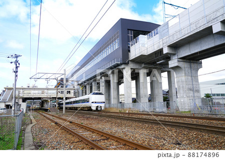 北陸新幹線工事　芦原温泉駅　サンダーバード 88174896