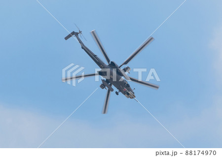 頭上を飛ぶロシア空軍ミルMi-28ハボック攻撃ヘリ 頭上を飛ぶロシア空軍ミルMi-28ハボック攻撃ヘリ 88174970