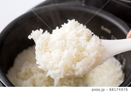 炊飯器のご飯 88174978