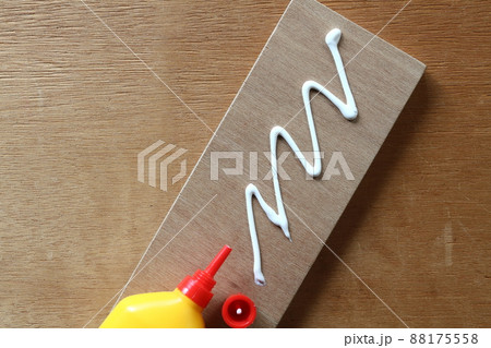 木材と木工用ボンド 88175558