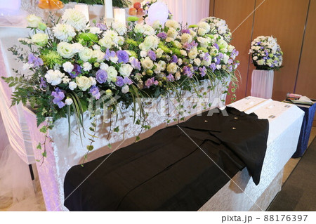 お洒落な花祭壇 お洒落な花祭壇 88176397