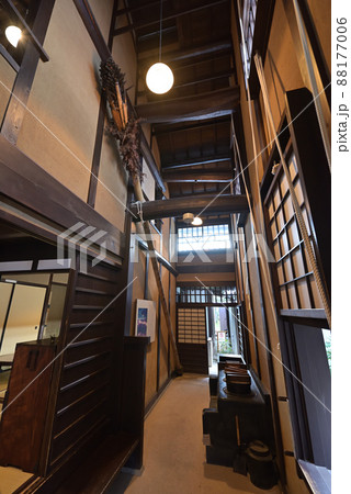 奈良市 ならまち格子の家 土間 吹き抜け(奈良県奈良市元興寺町) 奈良市 ならまち格子の家 土間 吹き抜け(奈良県奈良市元興寺町) 88177006