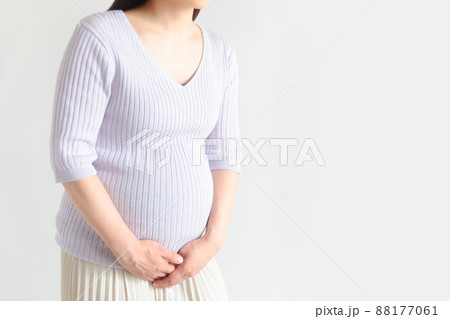 股間を抑える妊婦 破水 尿意 尿漏れ おしるし 股間を抑える妊婦 破水 尿意 尿漏れ おしるし 88177061