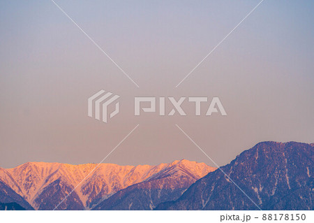 北アルプスの朝焼けと青空【長野県】 88178150