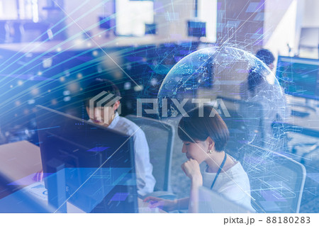 オフィスで働く人 88180283