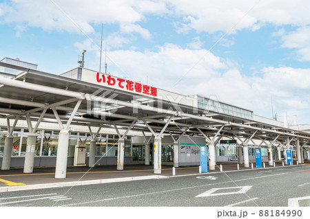 岩手県花巻市　晴天のいわて花巻空港（花巻空港） 88184990