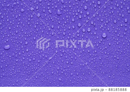 Water drops on lilac background, top view 88185888