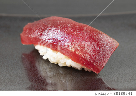 美味しい鮪の赤身握り寿司 88189541