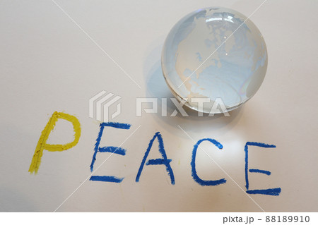 ガラスの地球儀と平和の標語 反戦イメージ glass globe and text of "PEAC ガラスの地球儀と平和の標語 反戦イメージ glass globe and text of "PEAC 88189910