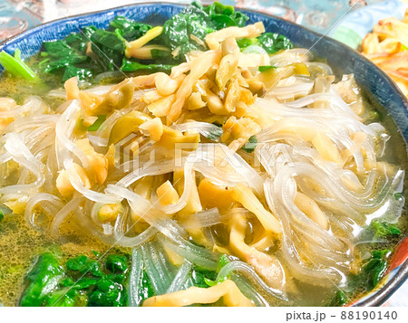 中国家庭料理・搾菜波菜粉絲湯 中国家庭料理・搾菜波菜粉絲湯 88190140