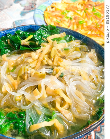 中国家庭料理・搾菜波菜粉絲湯 88190177