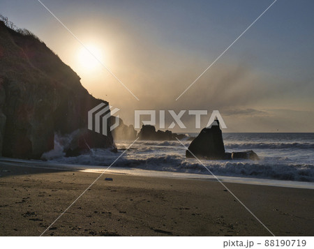海岸 砂浜 朝日 海岸 砂浜 朝日 88190719