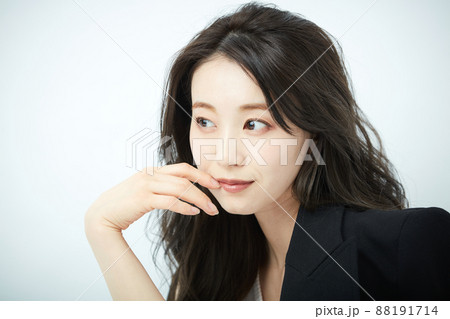 ファッション 若い女性 ファッション 若い女性 88191714