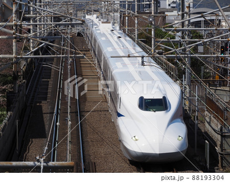 新幹線N700A 全検明け 本町跨線橋にて 新幹線N700A 全検明け 本町跨線橋にて 88193304