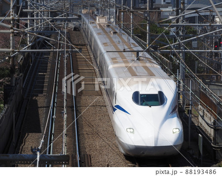 新幹線N700S J13編成 本町跨線橋にて 新幹線N700S J13編成 本町跨線橋にて 88193486