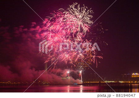 Night view of the New Year fireworks over Macau Tower 88194047
