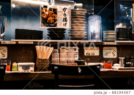 ラーメン屋のカウンター席 ラーメン屋のカウンター席 88194367
