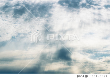 Crazy patterns in the sky from the sun Crazy patterns in the sky from the sun 88198254