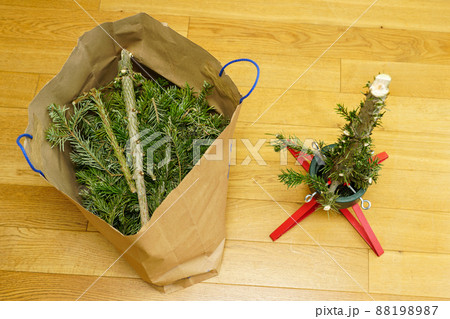 utilization of the Christmas tree after the holiday season 88198987