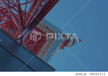 下から眺める観光名所の東京タワー「Tokyo Towerとうきょうタワー」 下から眺める観光名所の東京タワー「Tokyo Towerとうきょうタワー」 88201213