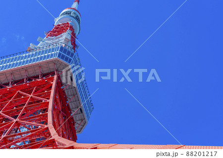 下から眺める観光名所の東京タワー「Tokyo Towerとうきょうタワー」 88201217