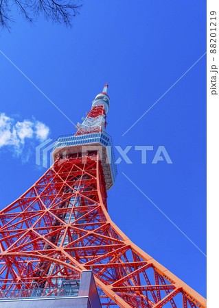 下から眺める観光名所の東京タワー「Tokyo Towerとうきょうタワー」 88201219