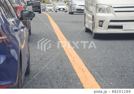 黄色センターライン はみ出し禁止 黄色センターライン はみ出し禁止 88201289
