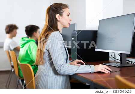 Interested young woman studying in university computer lab 88204029