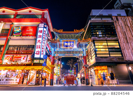 日本の横浜都市景観 横浜中華街・善隣門（夜景）＝3月14日 88204546