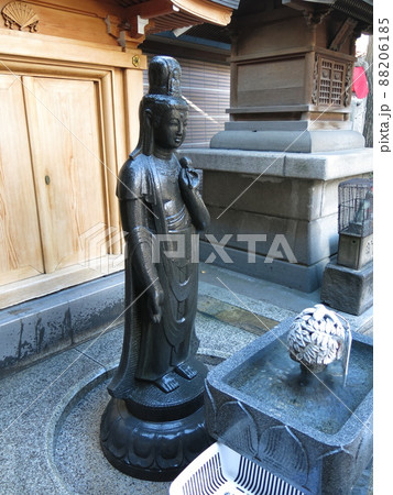 巣鴨のとげぬき地蔵尊高岩寺にある洗い観音 88206185