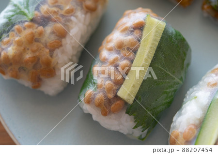 ライスペーパーで巻いた納豆ごはん ライスペーパーで巻いた納豆ごはん 88207454