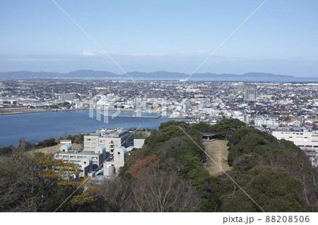 鳥取県米子城跡から見た島根半島と米子市街地 88208506